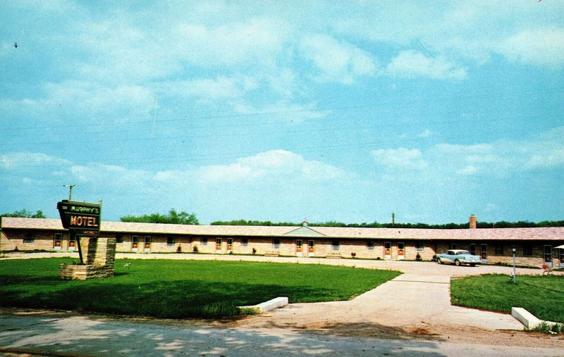 Murphys Motel - Vintage Postcard (newer photo)